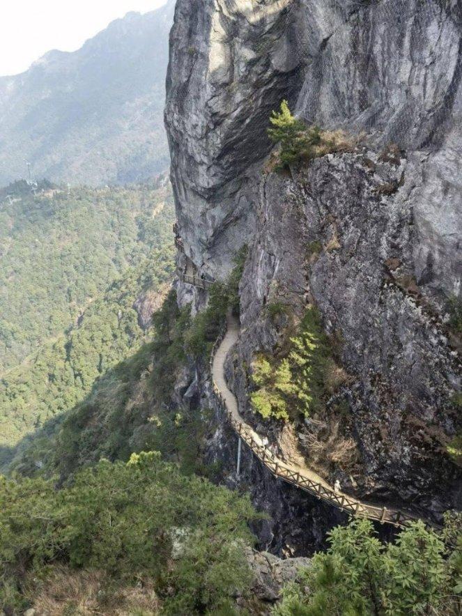 湖北旅游虽然免门票了，还是要吐槽武当山景区，这些地方不合理！游戏画面